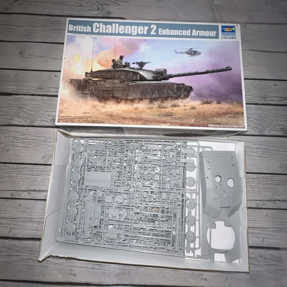 Trumpeter 01522 1/35 British Challenger 2 Enhanced Armour - New Open Box
